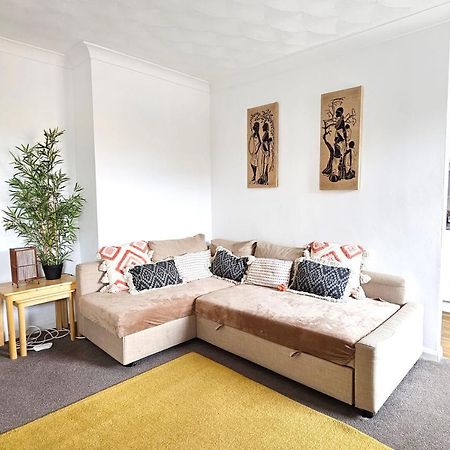 2 Bed Apt W/ Private Parking Close To Town Centre Huntingdon Kültér fotó