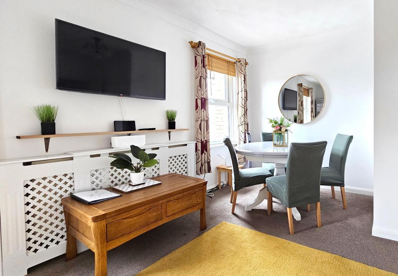 2 Bed Apt W/ Private Parking Close To Town Centre Huntingdon Kültér fotó