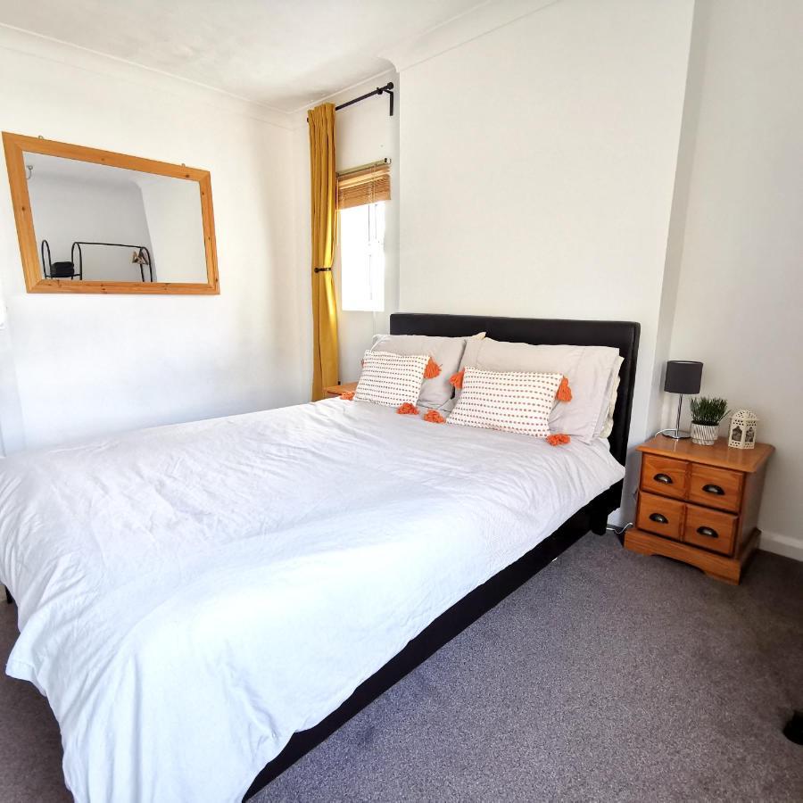 2 Bed Apt W/ Private Parking Close To Town Centre Huntingdon Kültér fotó