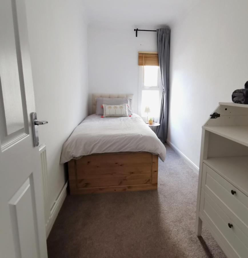 2 Bed Apt W/ Private Parking Close To Town Centre Huntingdon Kültér fotó